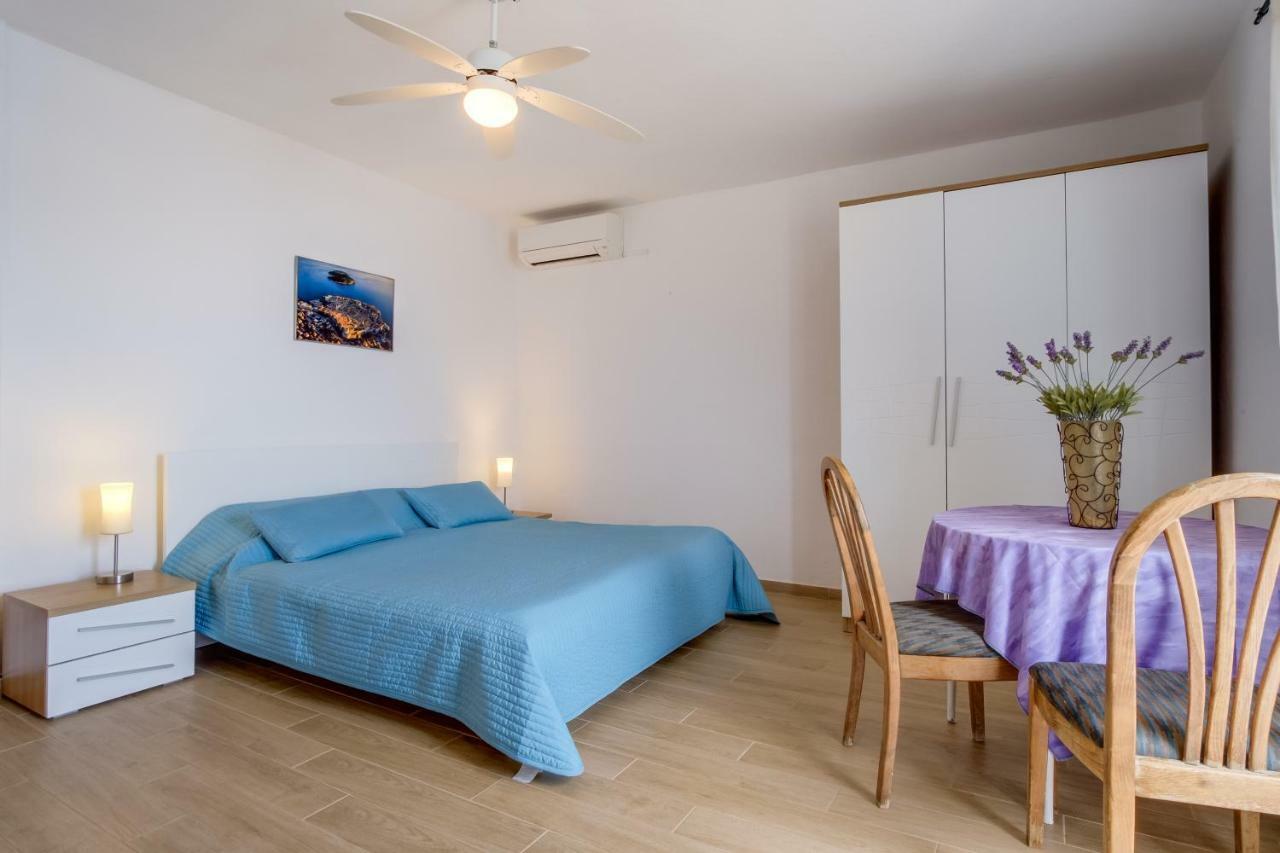 Apartment Marika มาลีโลชินจ์ ภายนอก รูปภาพ